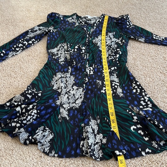 Veronica Beard green/black multi long sleeve silk dress. - Picture 6 of 9